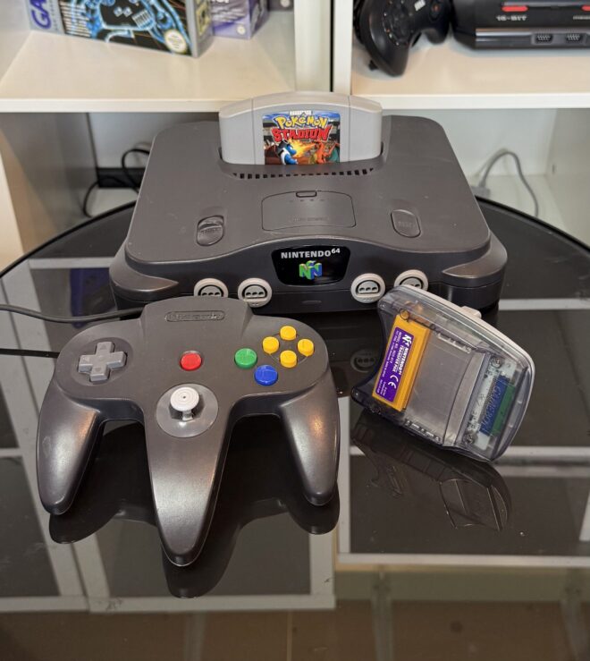 Nintendo 64 (N64) Mega Starterbundle mit Controller, Expansion Pak, Transfer Pak & Pokemon Stadium