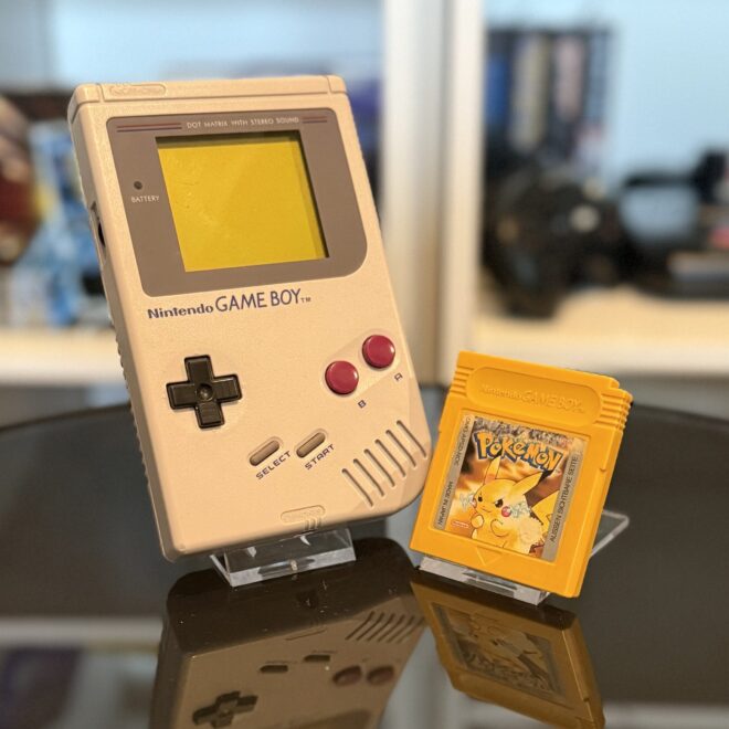 GameBoy Classic & Pokemon Gelbe Edition Bundle