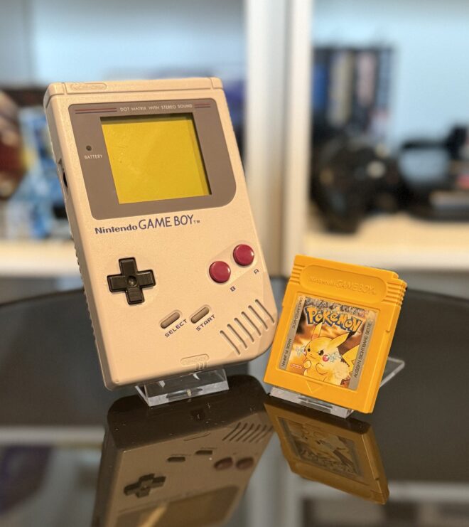 GameBoy Classic & Pokemon Gelbe Edition Bundle
